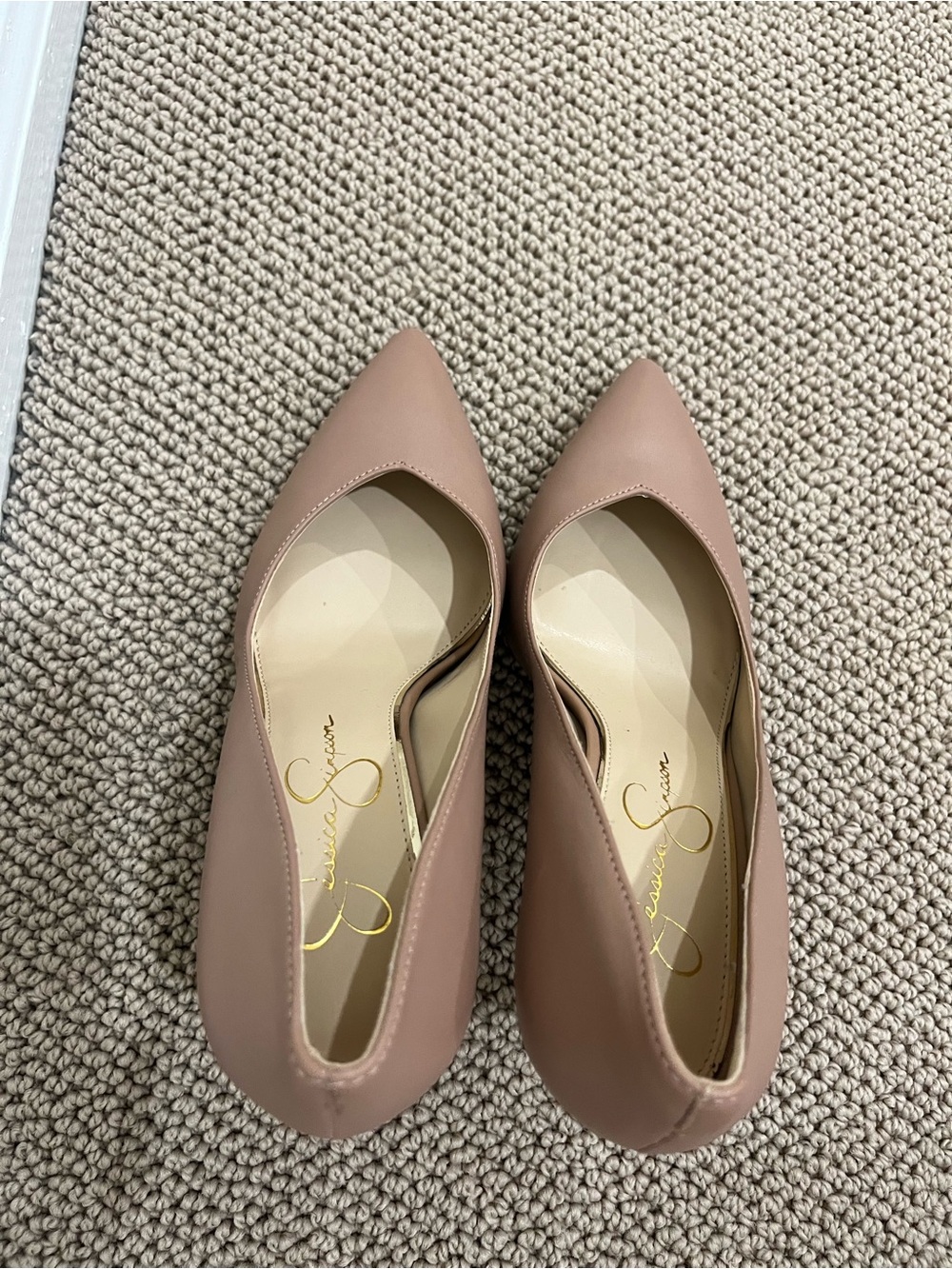 Like new! Classic Pointed-Toe High Heel Pumps in Nude - Picture 3 of 12